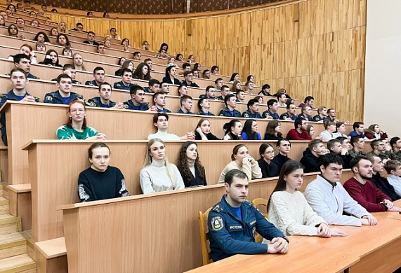 Около 400 студентов пришли на «Диалог с Героями» в Иванове